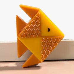 Lovely Acrylic Orange Yellow Fish Brooches for Women Cute Marine Animal Brooch Lapel Pins Clothing 2024 Trend Accessories