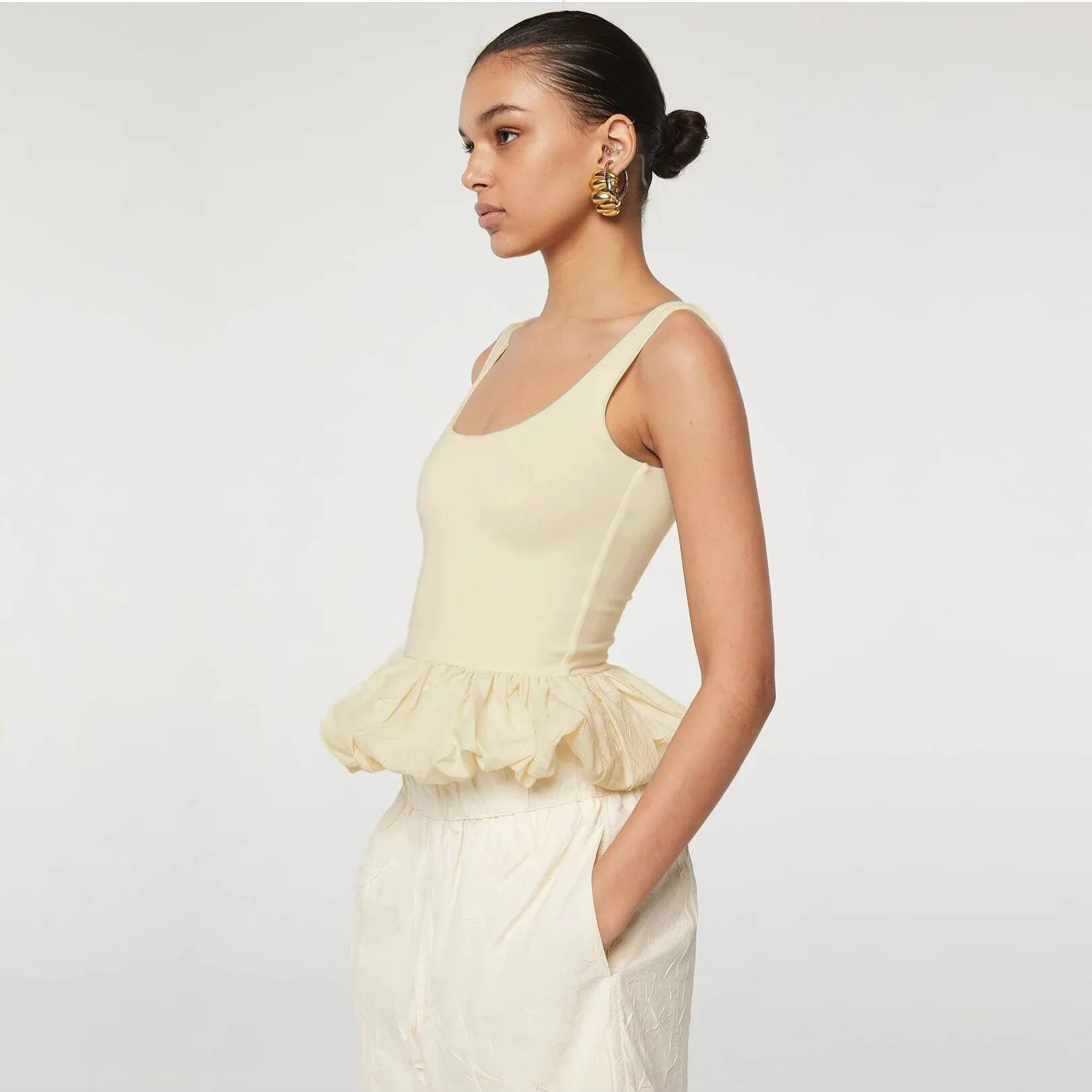 2025 ฤดูร้อนใหม่ผู้หญิงขายร้อนเสื้อ Spliced กับเสื้อยืดลําลองแฟชั่น