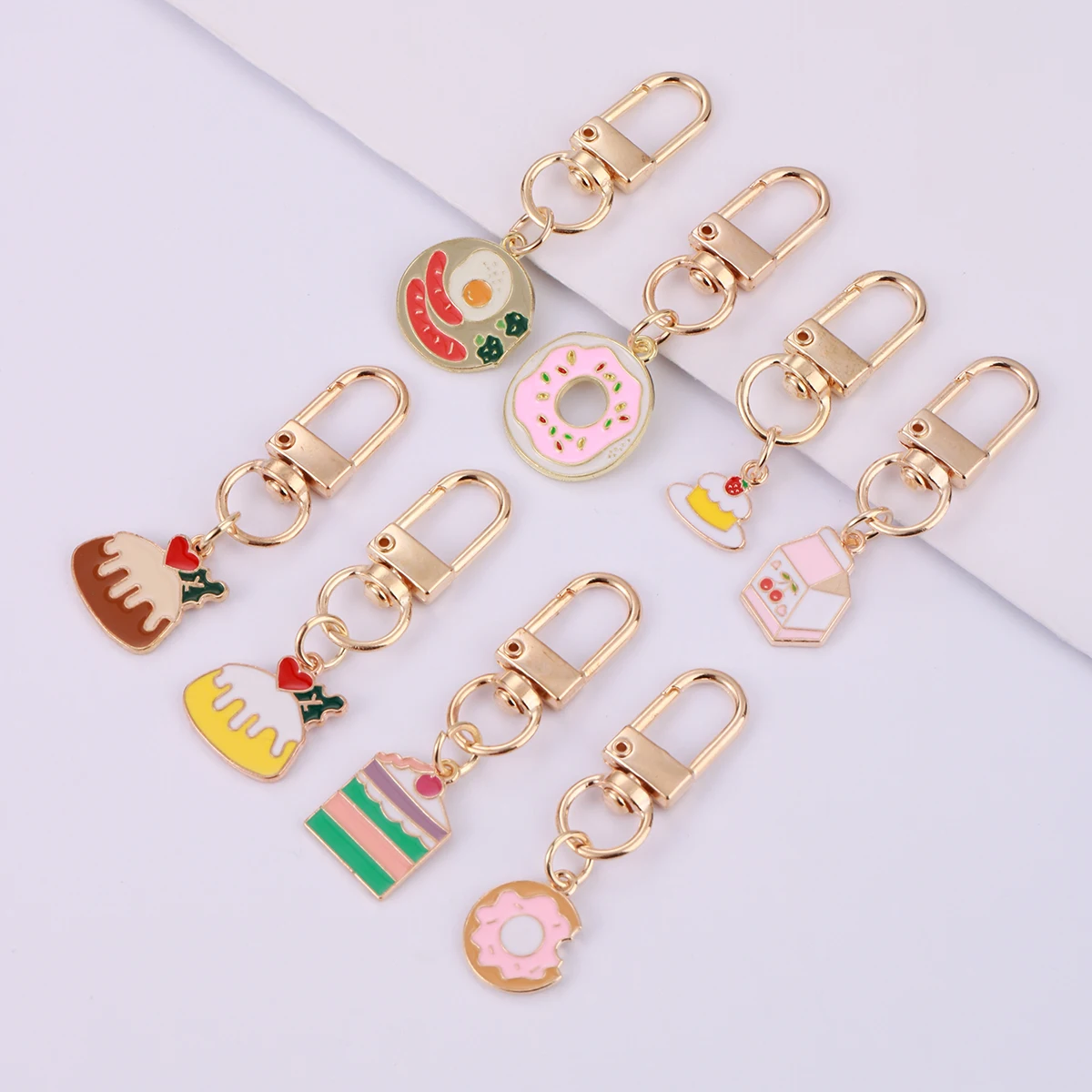 

8pcs/set New Classic Alloy Cake Keychain Trendy Cartoon Pendant Keyring purse Bag Backpack Accessories Charms Holiday Gifts