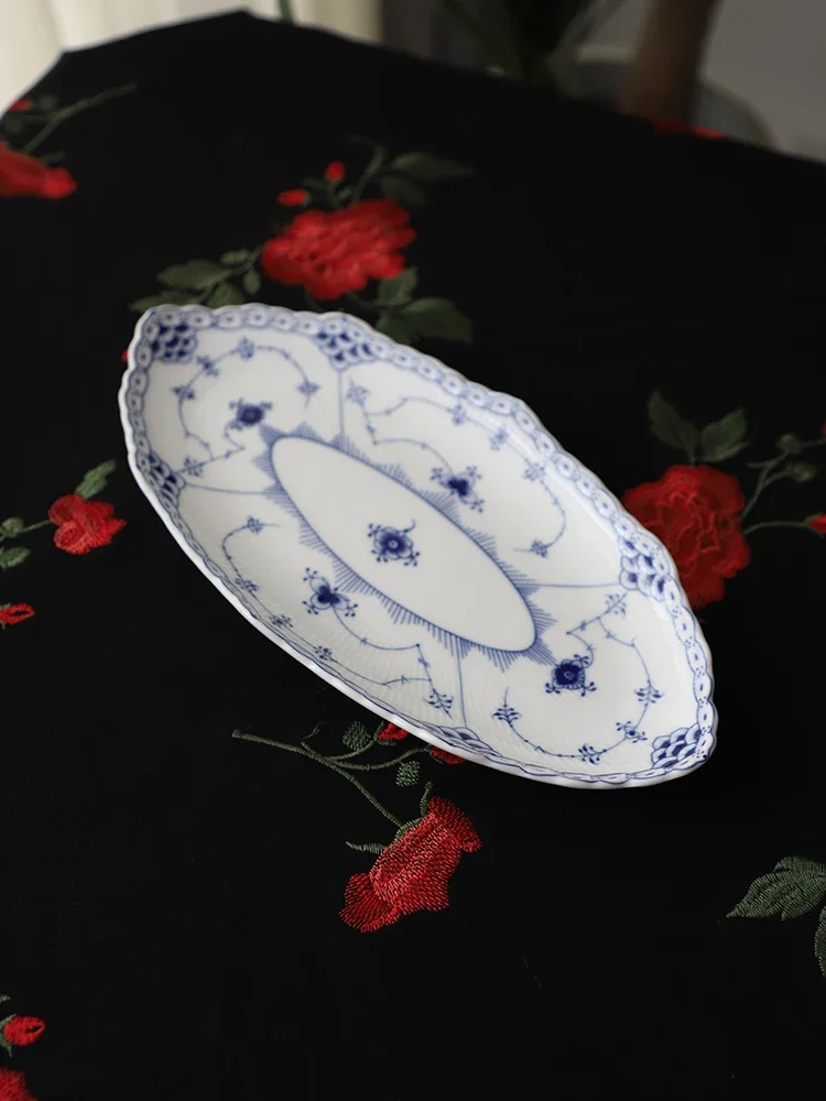 Blue And White Porcelain Plate Oval Shape Tang Grass Pattern Ceramic Dish for Home Use Princess Blue Fish Plate Microwave Safe