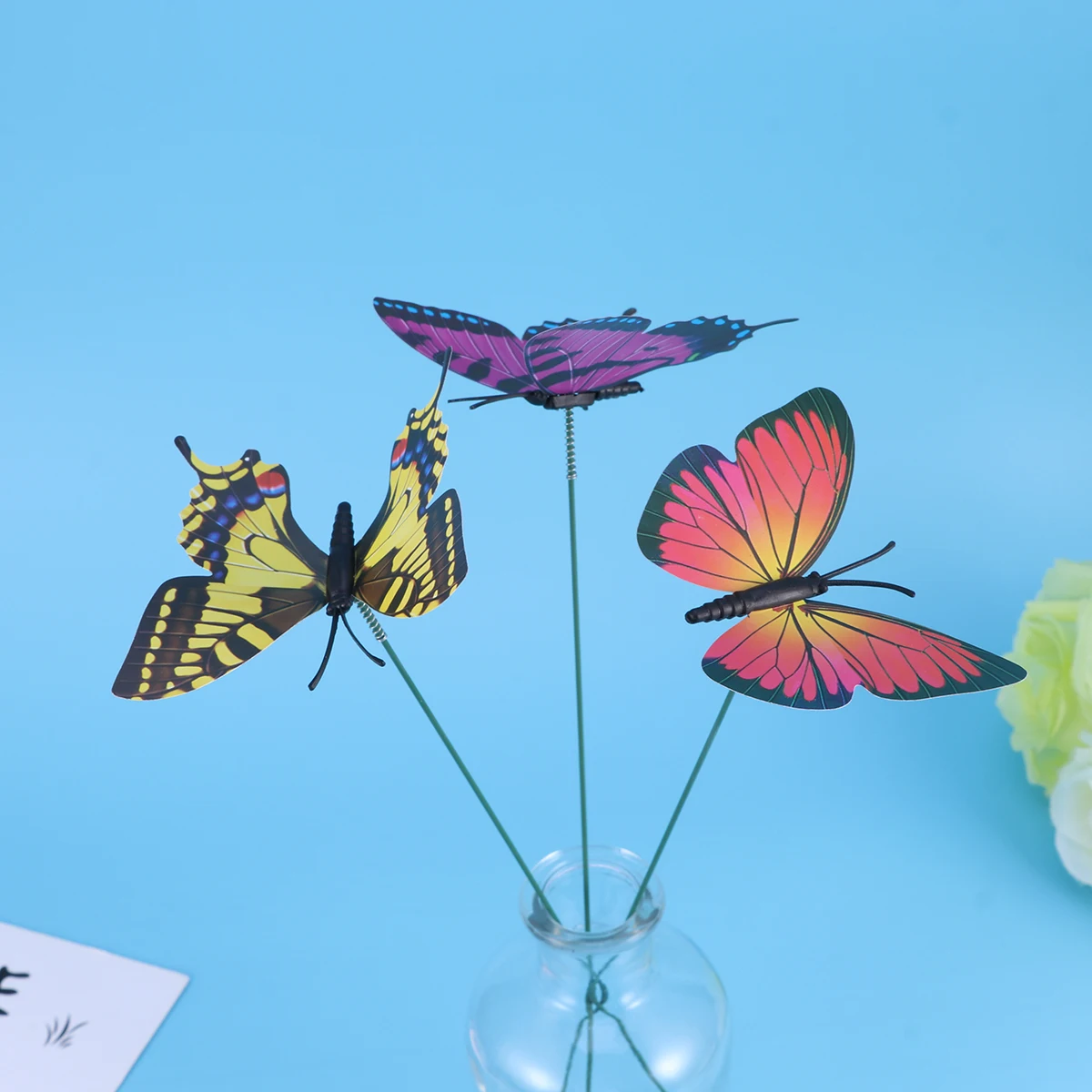 

50pcs Artificial Butterfly Stick PVC Garden Decor Grassland Home Accessories with Magnets Clips Wire for Curtains Plants