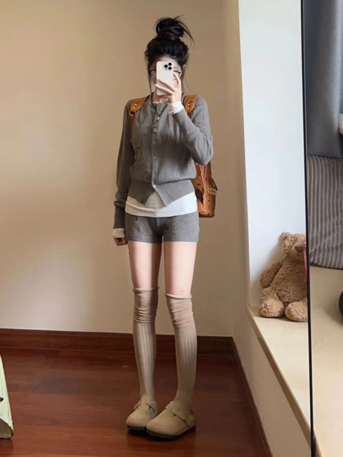 

Spring Fashion Knitted Set High Waist Short Pants Design Casual Style Long Sleeve round Neck Button up Cotton Two Piece Suit
