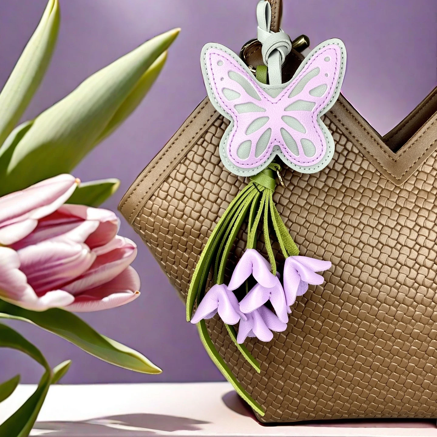 Lila Schmetterling & Blumen Schlüsselanhänger-Set, Niedliche PU-Leder Blumen-Taschenaccessoires für Lila-Liebhaber/Realistische Blüte/Gutes Geschenk – Detail 5