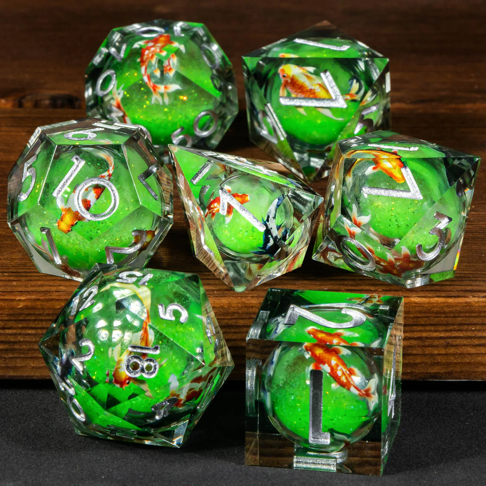 

Набор кубиков D&D с жидким наполнением, 7 штук, с острыми краями, из смолы, для Dungeons and Dragons, для ролевых игр, D20 D12 D10 D8 D6 D4