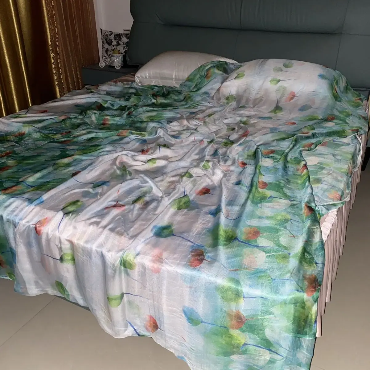

No Pillow Cover 94.5*86.6in Glossy summer sheer tulle cover with zipper Ice cool bedspread home bedding