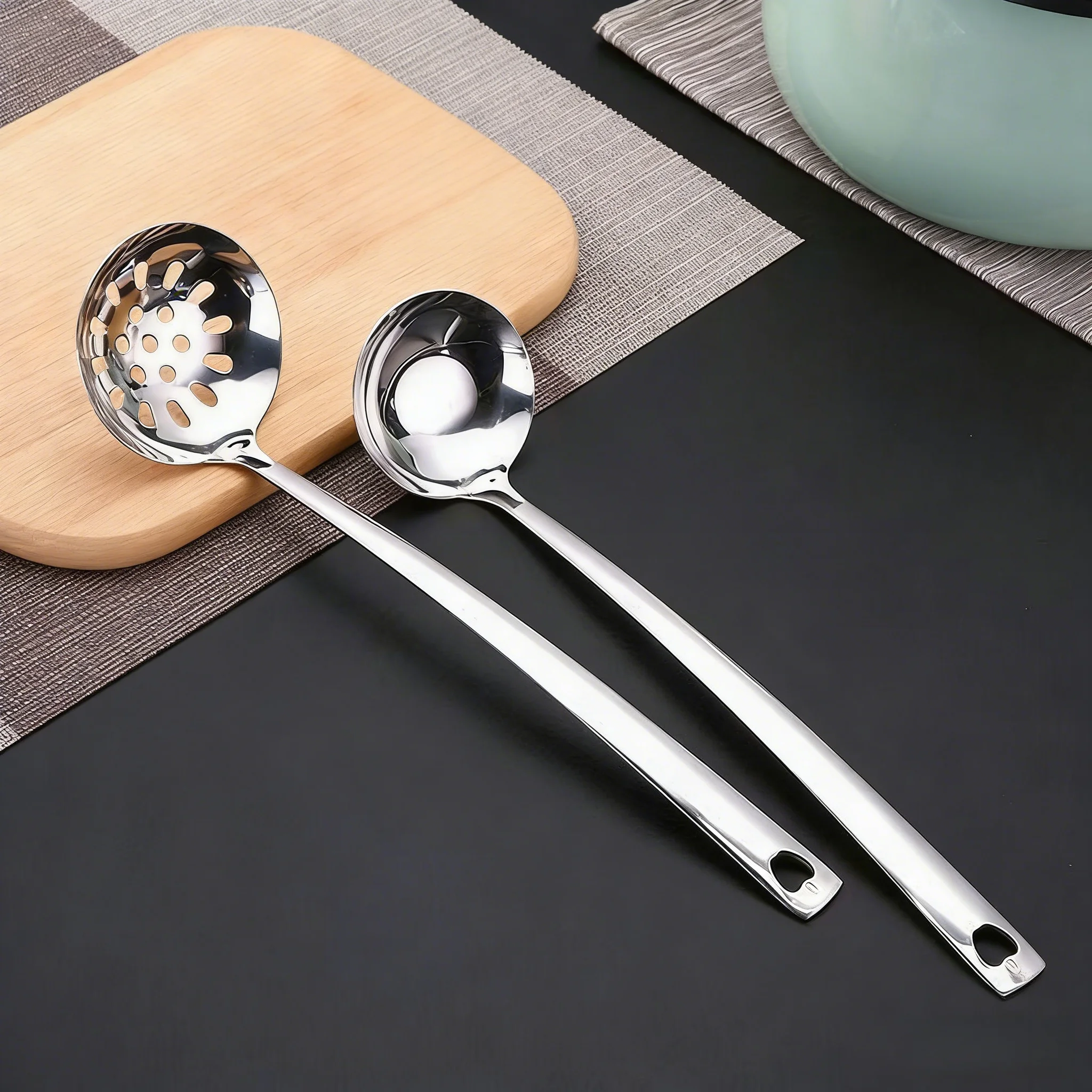 Cuchara de sopa de acero inoxidable engrosada para beber sopa, cuchara para hot pot, cuchara de sopa estilo coreano para el hogar, cuchara para servir sopa y arroz con leche, cuchara para aceite de uso comercial, cuchara de sopa de mango largo