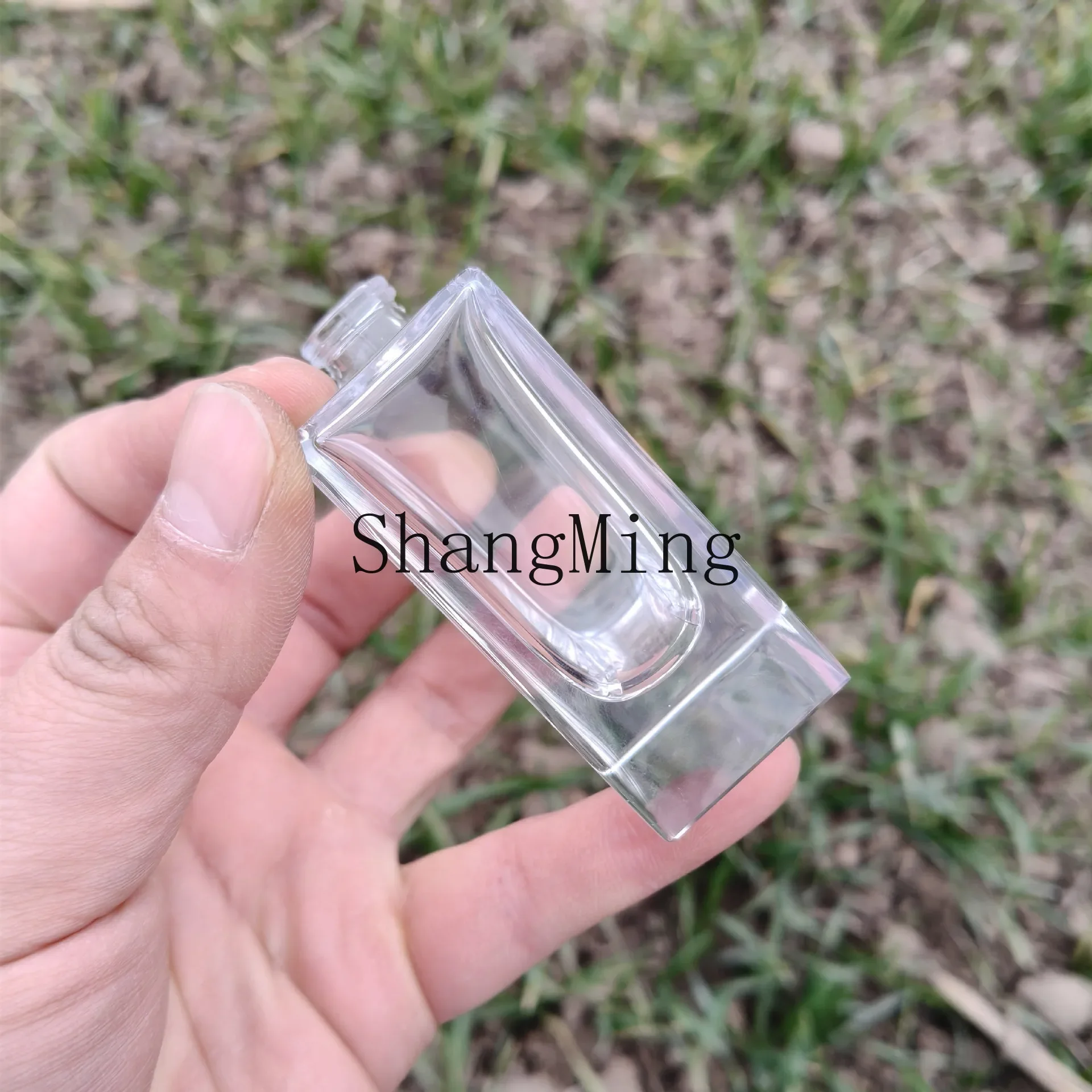 

CL Polished Perfume Bottle Crystal White Material Glass Flat Square Bayonet Wooden Cover Perfume Bottle