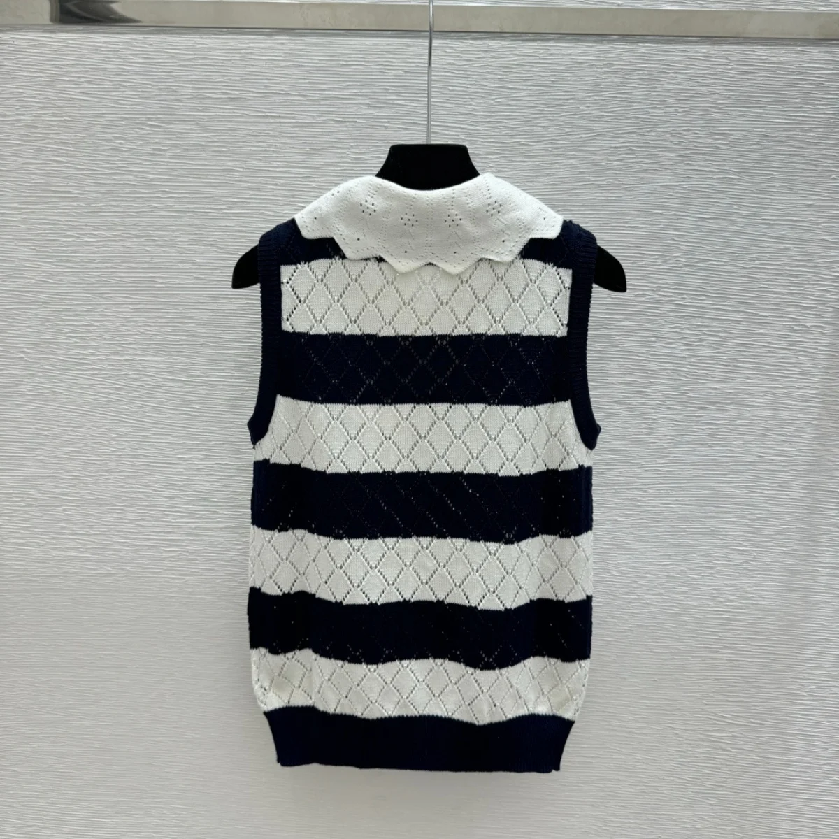 2026 High quality women's clothing with navy blue and white striped doll collar, hollowed out knitted vest--hb804
