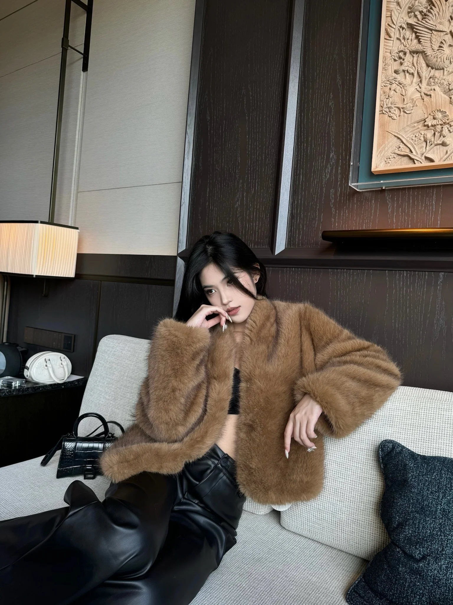 

RIZZMA Autumn Winter Short Style American Dyeing Amber Brown Fur Simulation Warm Outerwear Slimming Eco-friendly Leather