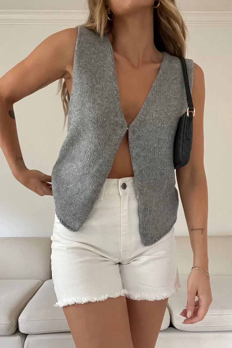 FUFUCAILLM Women Chic Crochet Knit Tank Vest Y2k Crop Tops Sweater Vest E-Girl Elegant Fashion Vintage Waistcoat Streetwear