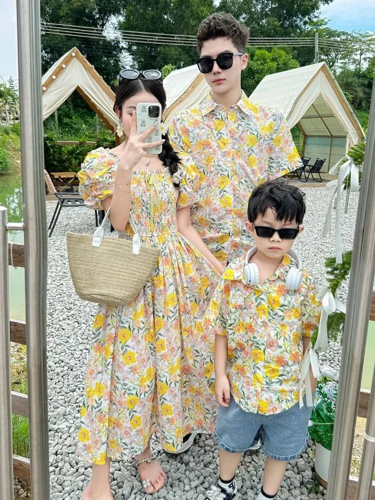 قمصان عطلة الأب الابن الكورية منتجع زوجين الأسرة عطلة الملابس أمي ابنة الأخ مقاعد مطابقة الملابس فساتين الأزهار