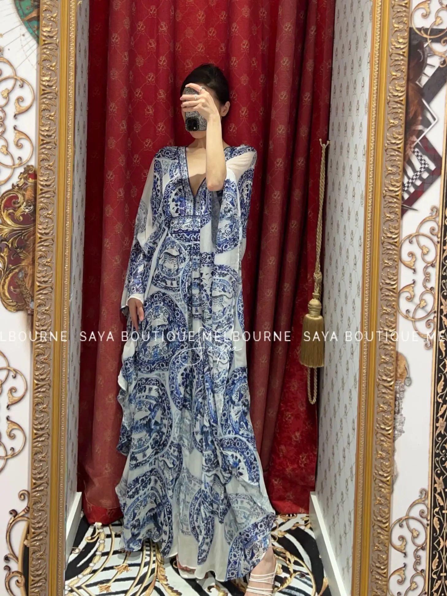 Blue printed blue and white porcelain V-neck loose tie bat long sleeved dress