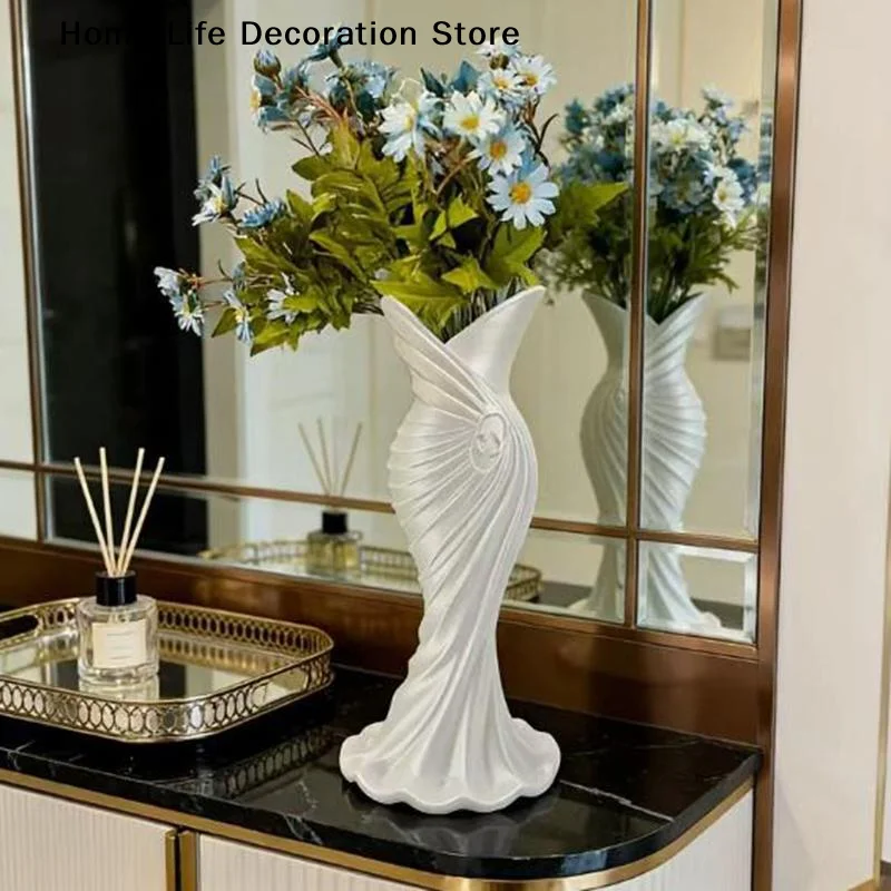 Elegante Kleiderförmige Plastikvase Moderne Blumenvase Florale Dekoration Einfacher Stilvoller Behälter für Zuhause Hochzeit Tischdekoration
