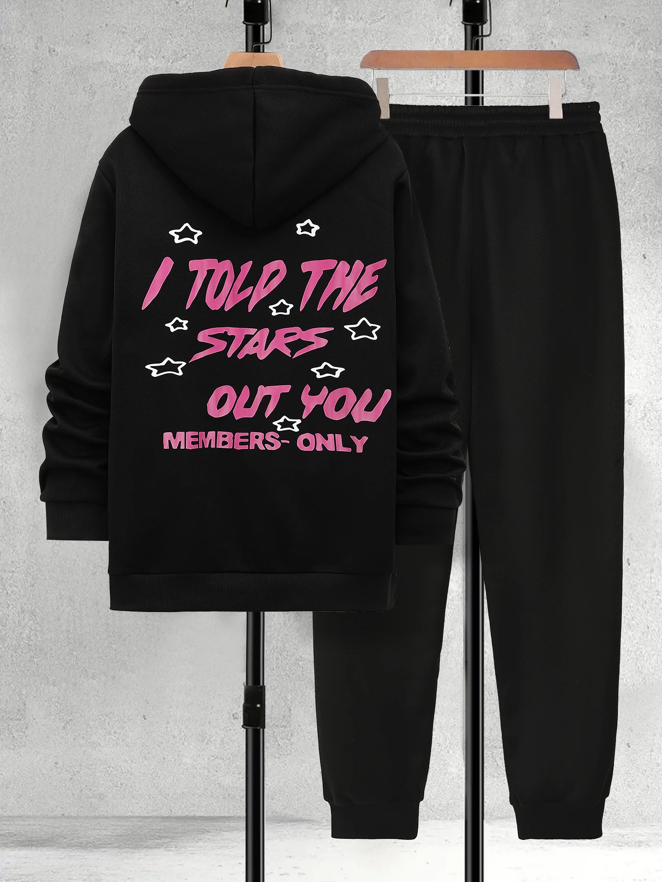 طقم هوديي أسود للرجال بحروف هيكل عظمي وطباعة مزدوجة على طراز الشارع سروال كاجوال رائع بدلة يومية مكونة من قطعتين للرجال #2