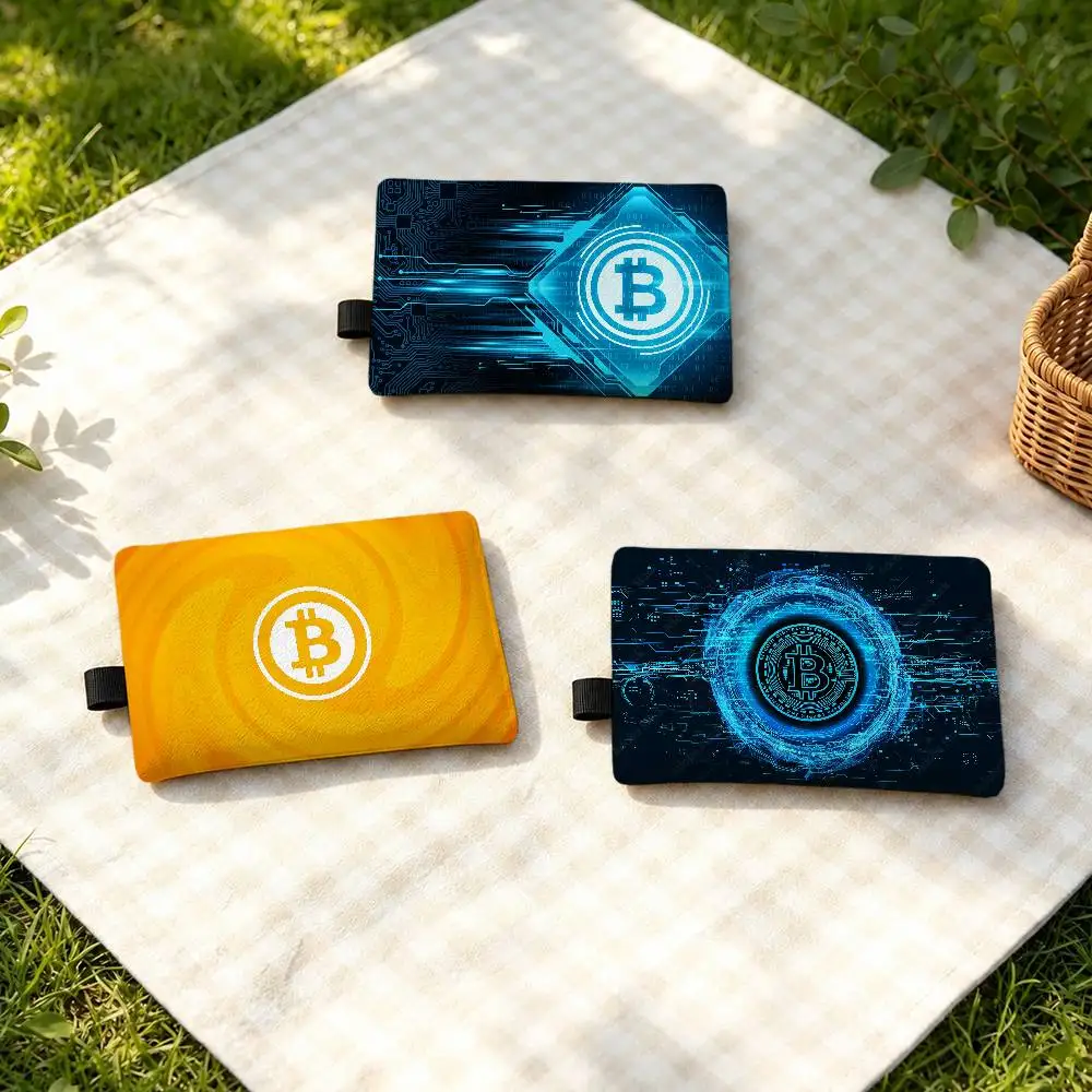 Cool B-Bitcoin Zippered Coin Purse With Detachable Carabiner – Mini Coin And Key Pouch