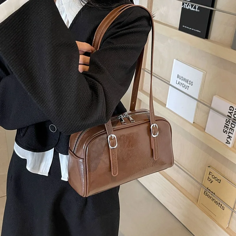 

Это сумка через плечо большой вместимости, простая и модная, подходит для прогулок и покупок.