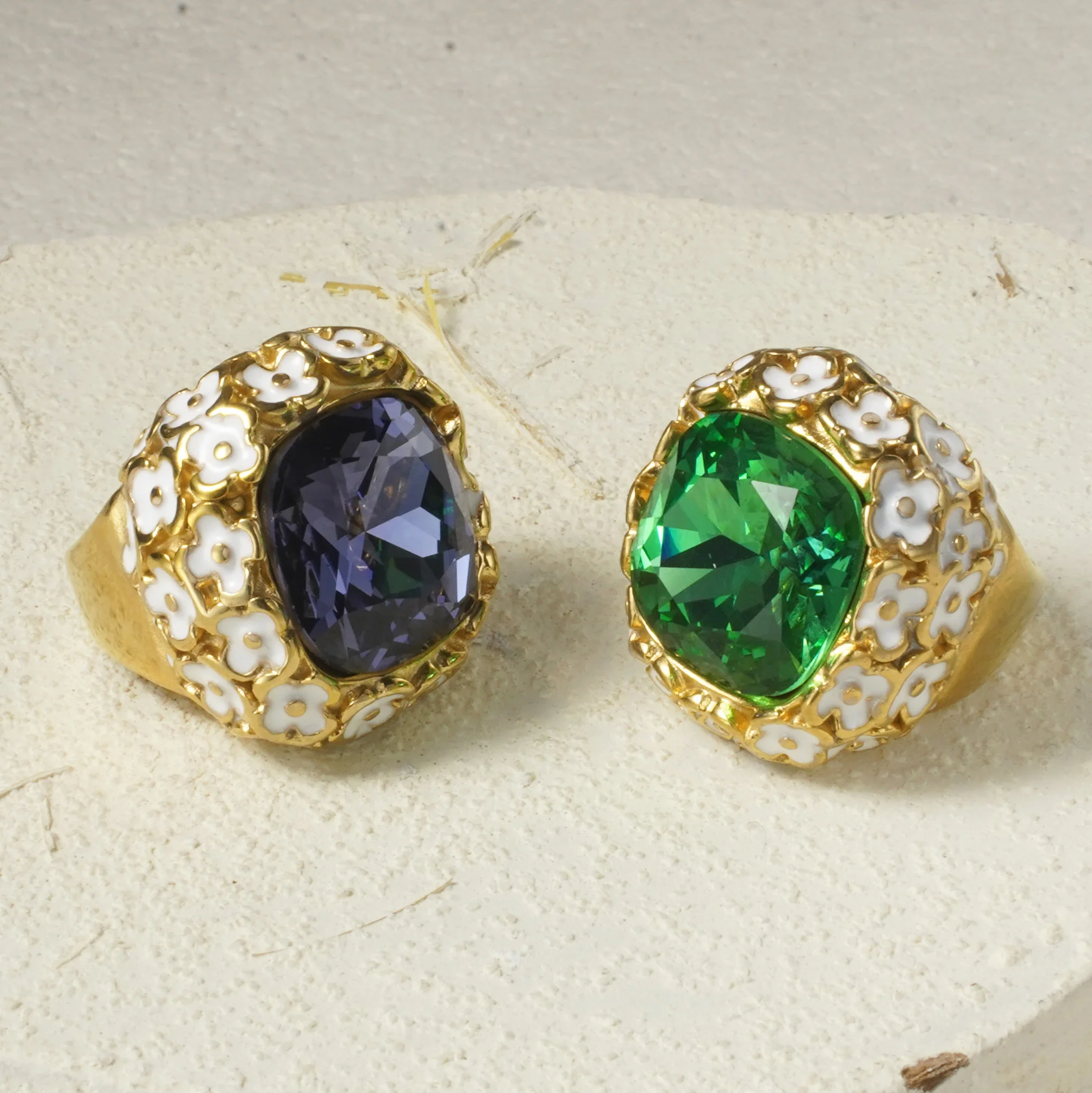 Zweifarbige Option Simulierter Smaragd Amethyst Halo-Ring Vergoldeter Edelstahl Klobiger Retro-Fingerschmuck – Detail 1