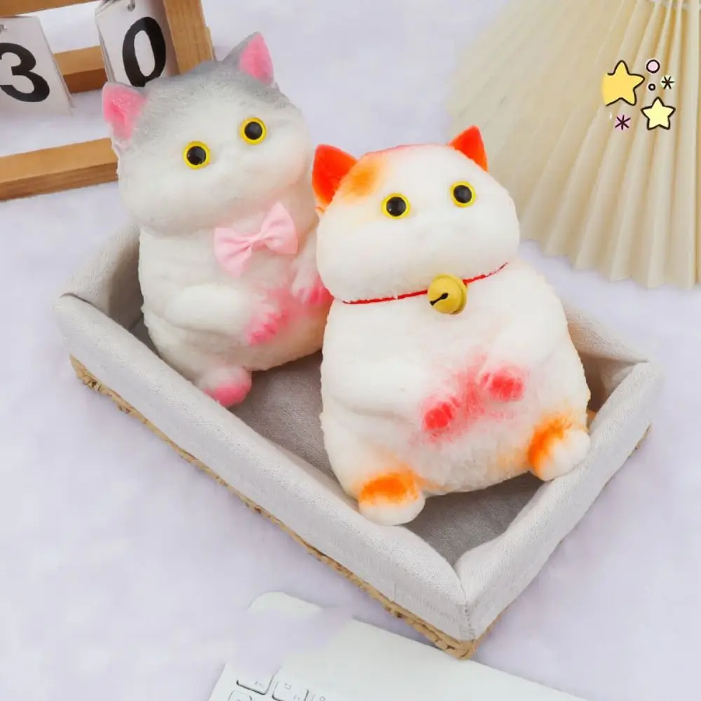 การ์ตูนแมวใหญ่ตุ๊กตาของเล่นบีบ Cat Bell Bow Cat Shaped Squeeze ของเล่นสัตว์ที่มีสีสันประดิษฐ์ตุ๊กตาบีบของเล่นสํานักงาน