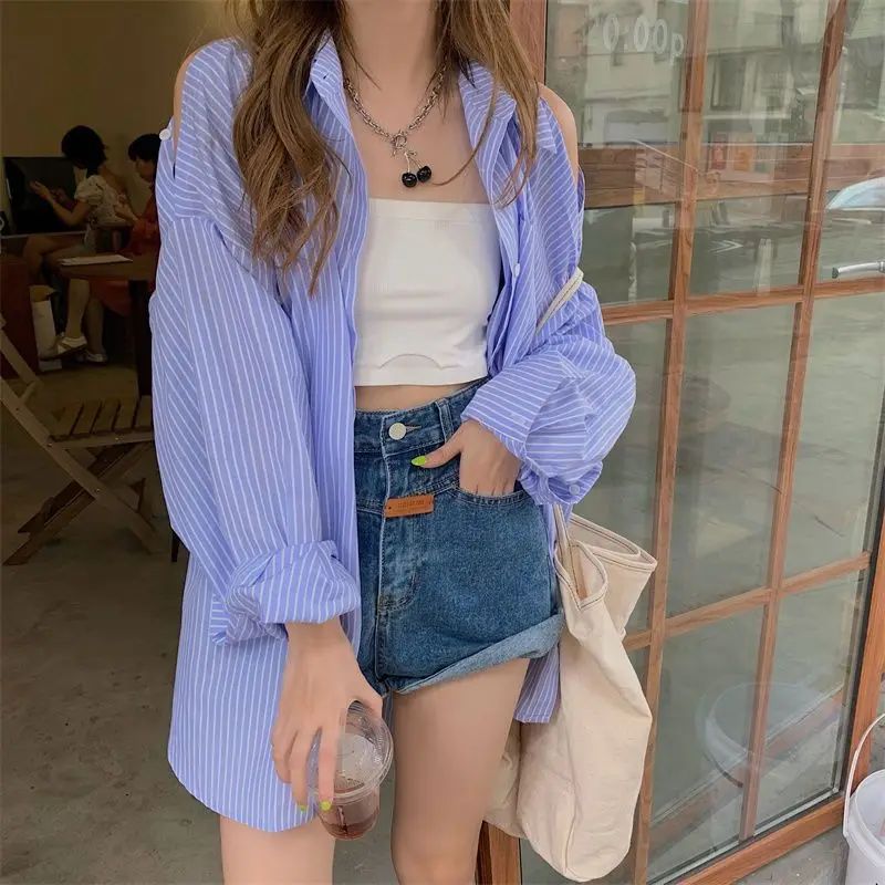 

Красивые полые пуговицы в полоску в консервативном стиле, модная свободная офисная женская простая женская одежда с отложным воротником, летняя одежда