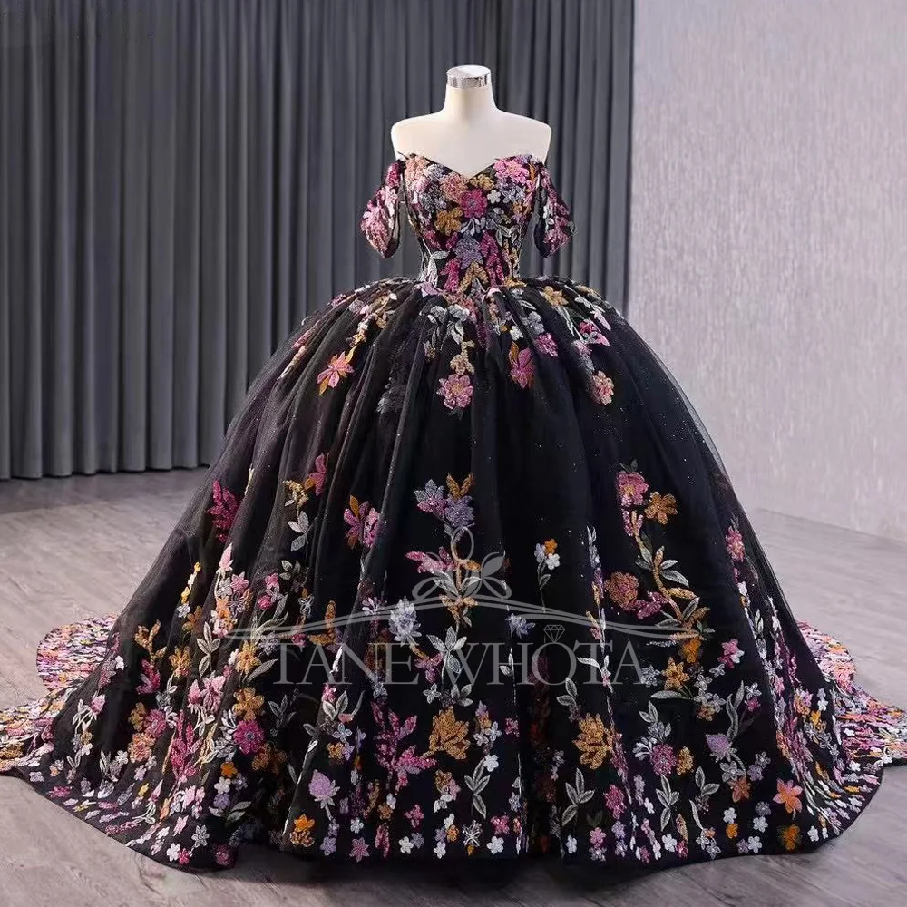 

Черное кружевное платье Quinceanera с открытыми плечами и цветами, милое бальное платье на шнуровке сзади и вышивкой для девочек