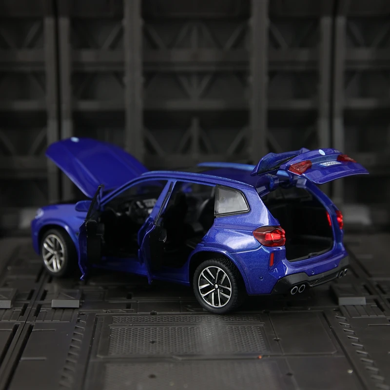 1:32 coleção de ornamentos de modelo de carro de liga BMW X3M, portas e capô do motor, porta-malas pode ser aberto, carro de brinquedo regenerador infantil