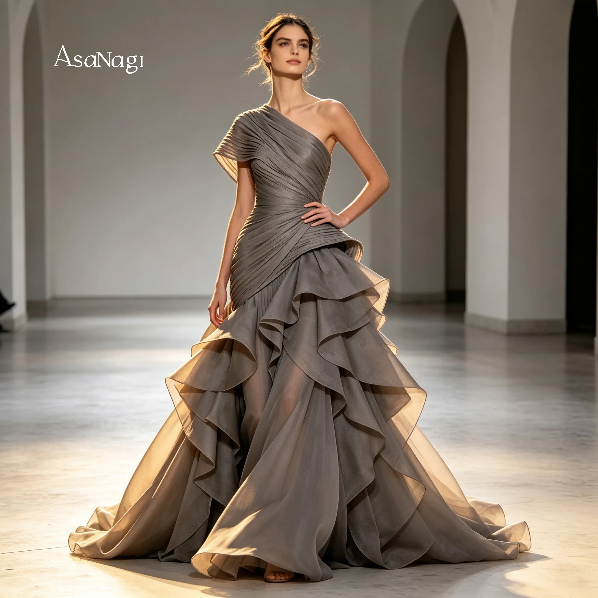 Foggy Gray Single-Shoulder Pleated Evening Dress with Layered Ruffled Chiffon Skirt Minimalist Evening Gown for Formal Events