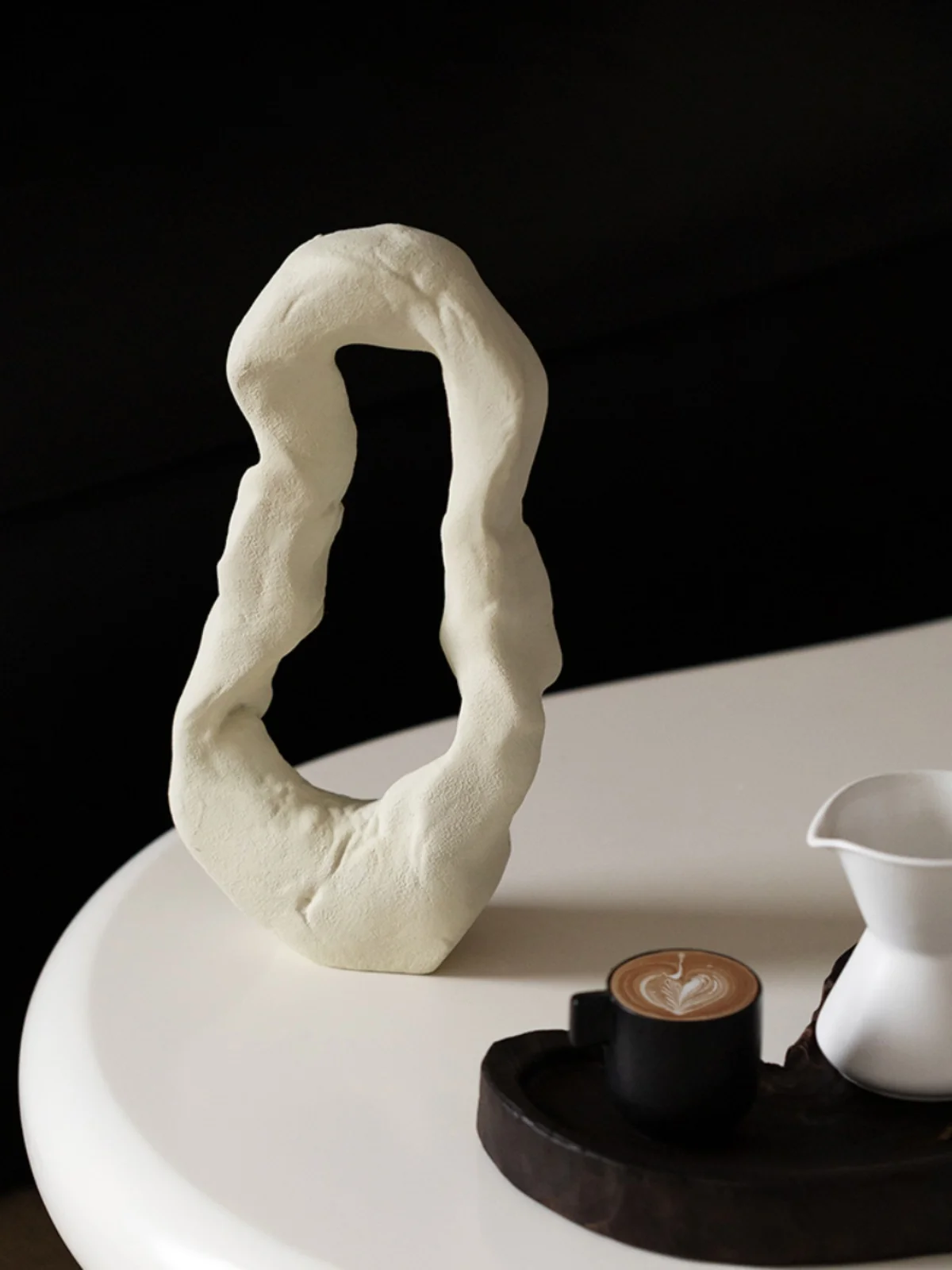 

Скандинавская скульптура в стиле середины века, художественный оригинальный дизайн, маленький декор в стиле Ваби-Саби, для отелей, гостевых домов, домашнего декора, из смолы