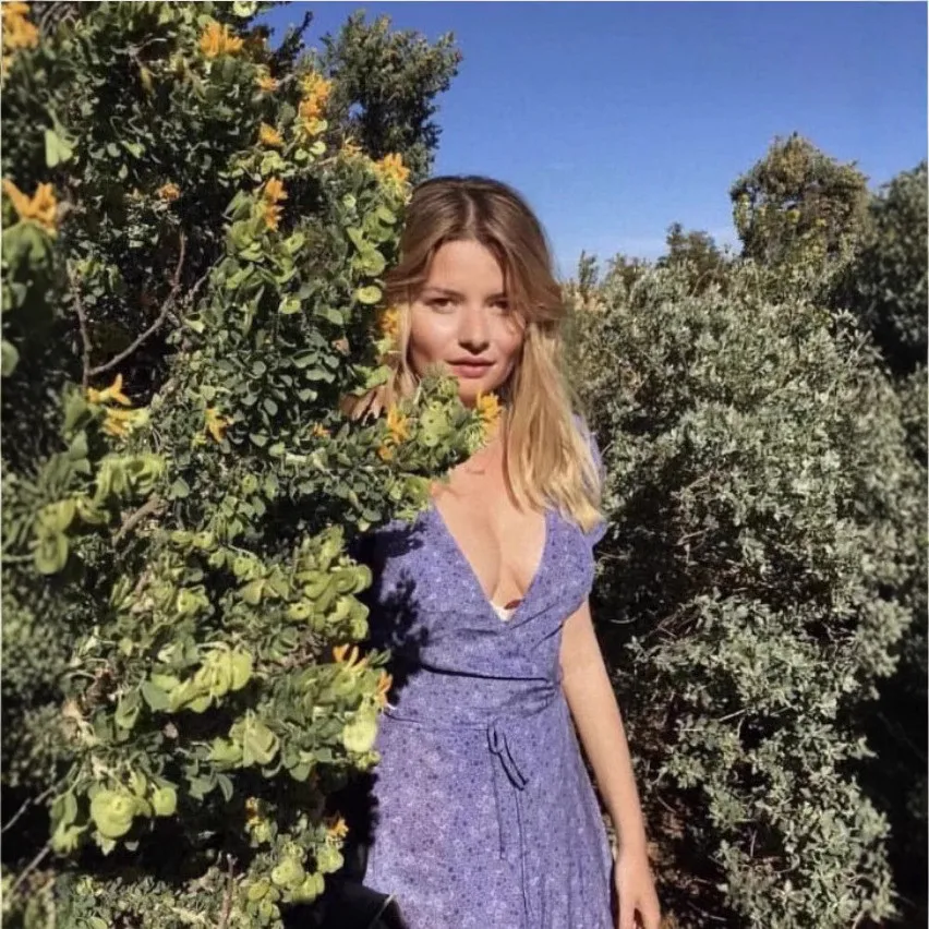 فستان ملفوف بطباعة جذابة، فتحة عنق على شكل حرف V، تصميم نحيف، فستان نسائي مطلوب بشدة، خصر مرتفع، تنورة غير منتظمة، أكمام قصير...