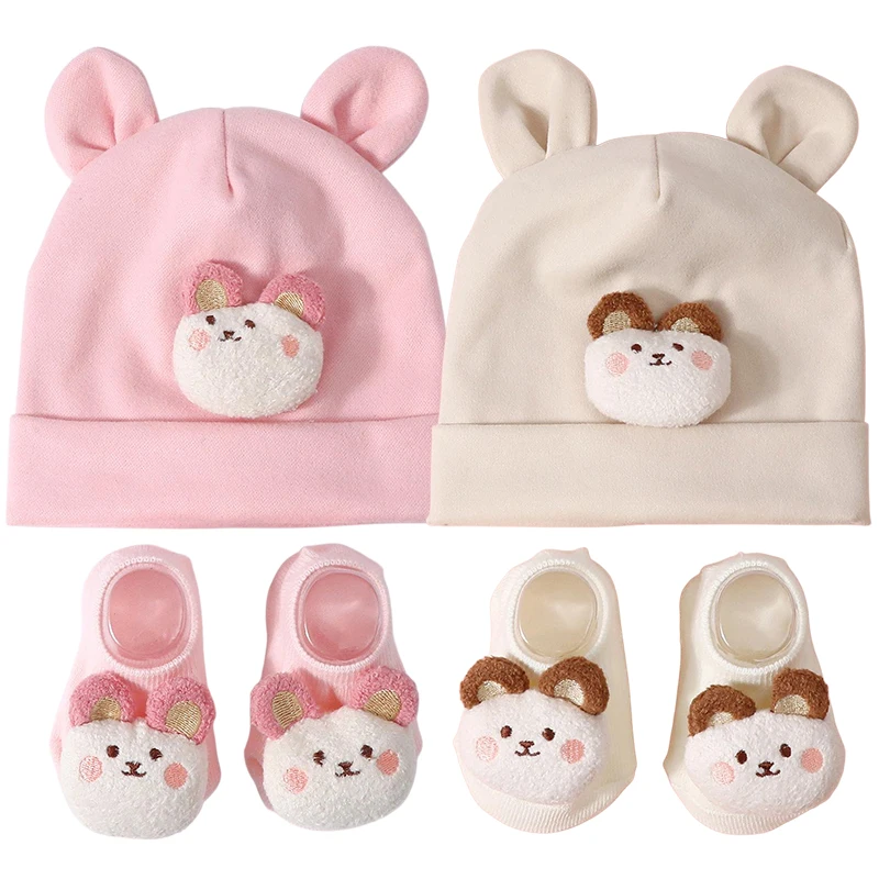 

2 компл., детская шапка с героями мультфильмов, носки, милые животные, кукла, мальчик, девочка, осень-зима, вязаный пуловер, шапка, хлопковые теплые короткие носки для новорожденных, шапочки