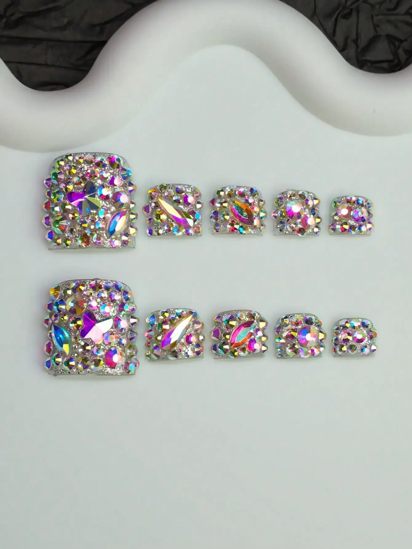 Juego de 14 pegatinas para uñas estilo Y2K hechas a mano, diseño de pegatinas asimétricas con diamantes de imitación, adecuadas para mujeres y niñas, ideales para fiestas, bailes, uso diario, incluye kit de herramientas, se pueden regalar a las damas (incluye 4 uñas de repuesto)