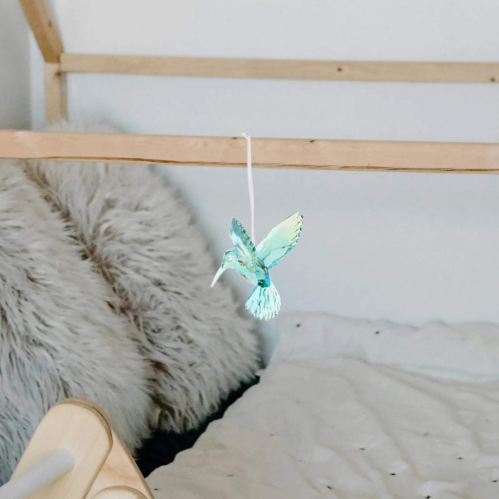 

Transparent Acrylic Hummingbird Hanging Ornament Iridescent Bird Decor for Living Room Bedroom Ceiling Decor Modern Hanging