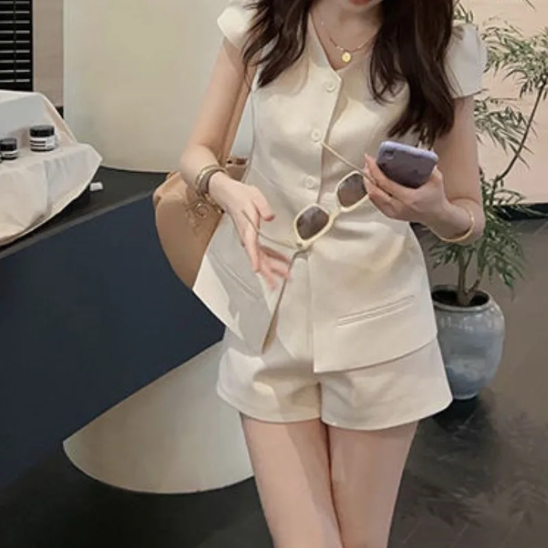 Ropa Para Mujer Women's Sleeveless Blazer and Shorts Set 2-Piece Outfit In Beige