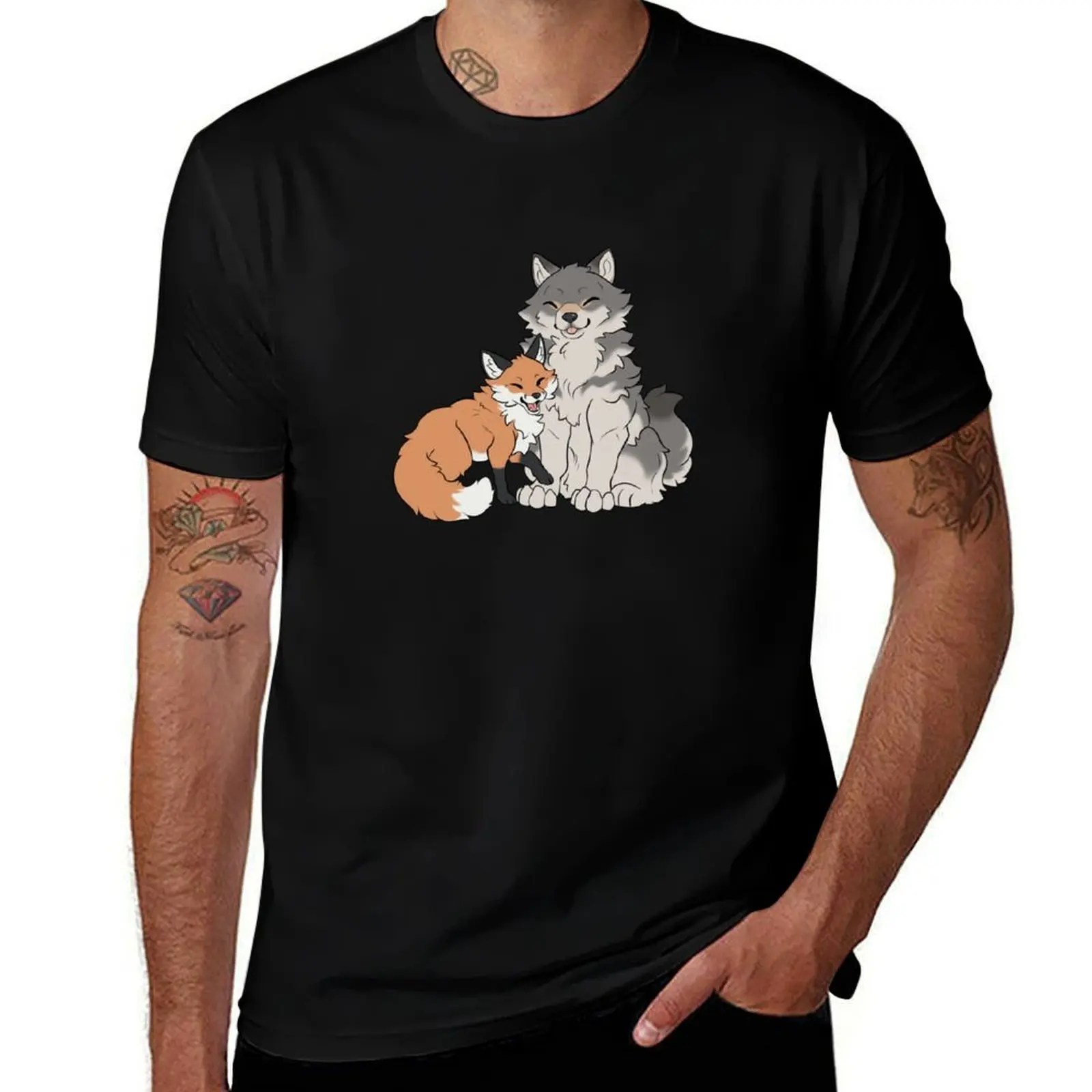 Cuddling Fox and Wolf T-Shirt Water Resistant Casual T-Shirt