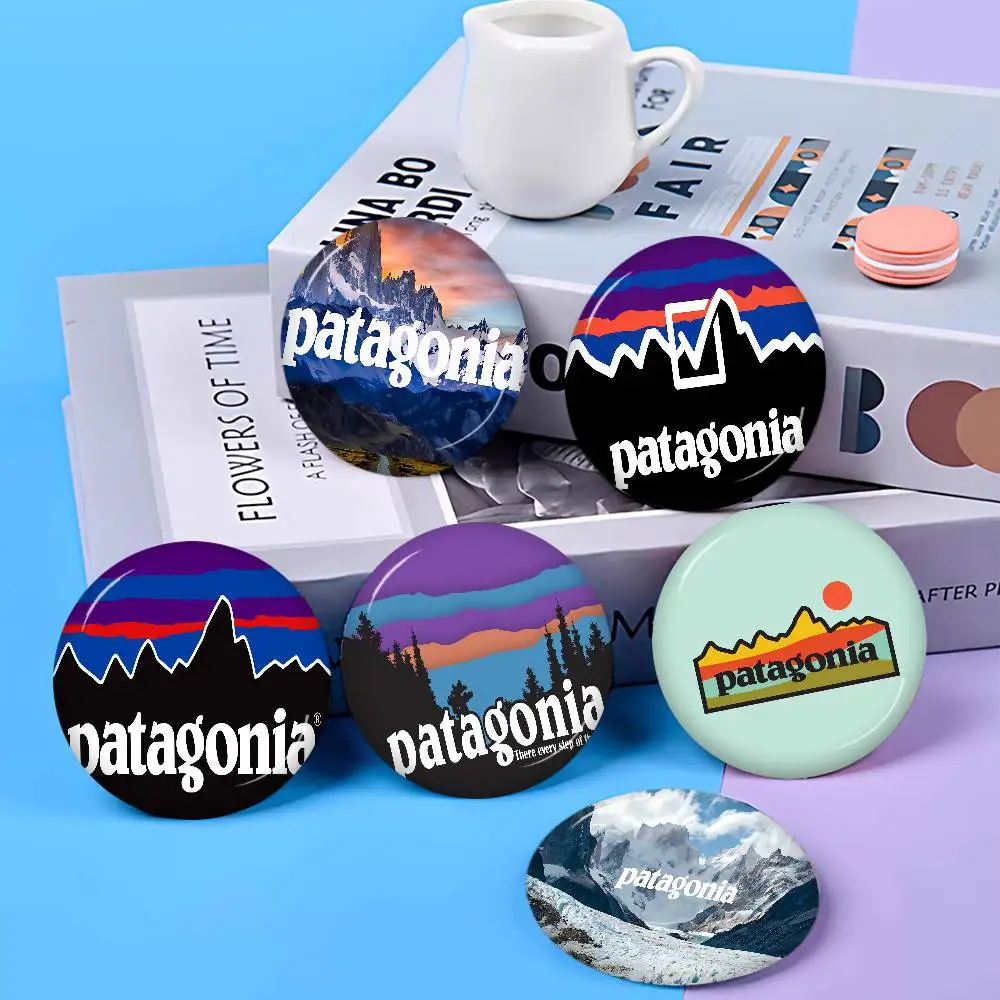 Broche de hojalata hecho a mano con logotipo de Patagonia de lujo, 58 mm, con icono de figura de anime, para mochila, ropa, adorno de pecho, regalos