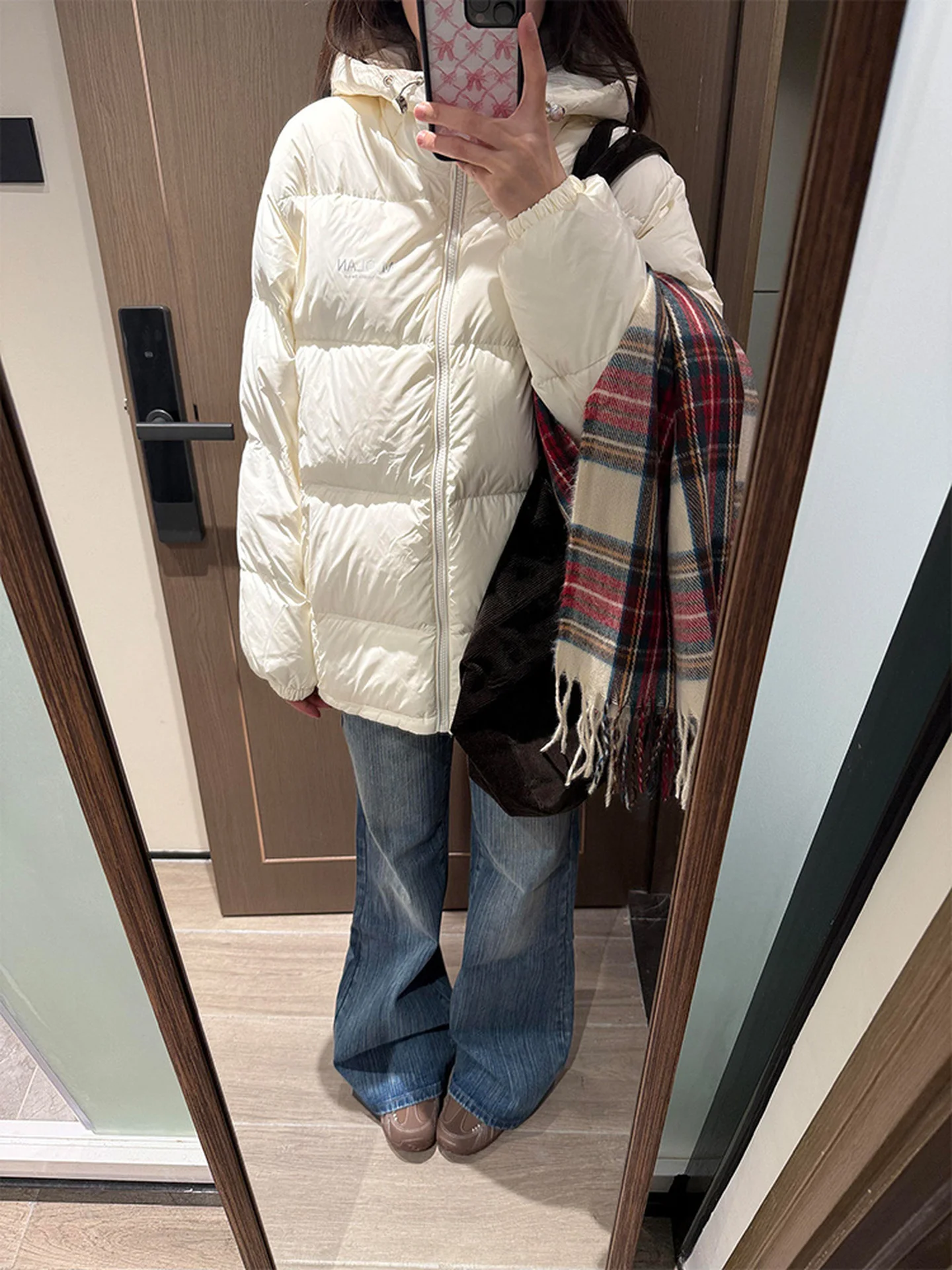 กางเกงยีนส์ทรงตรงเอวสูงสไตล์วินเทจสีน้ำเงินสำหรับผู้หญิงไซส์ใหญ่ รุ่นใหม่สำหรับฤดูใบไม้ร่วงและฤดูหนาว ทรงขากว้างขายาว ทรงเข้ารูป