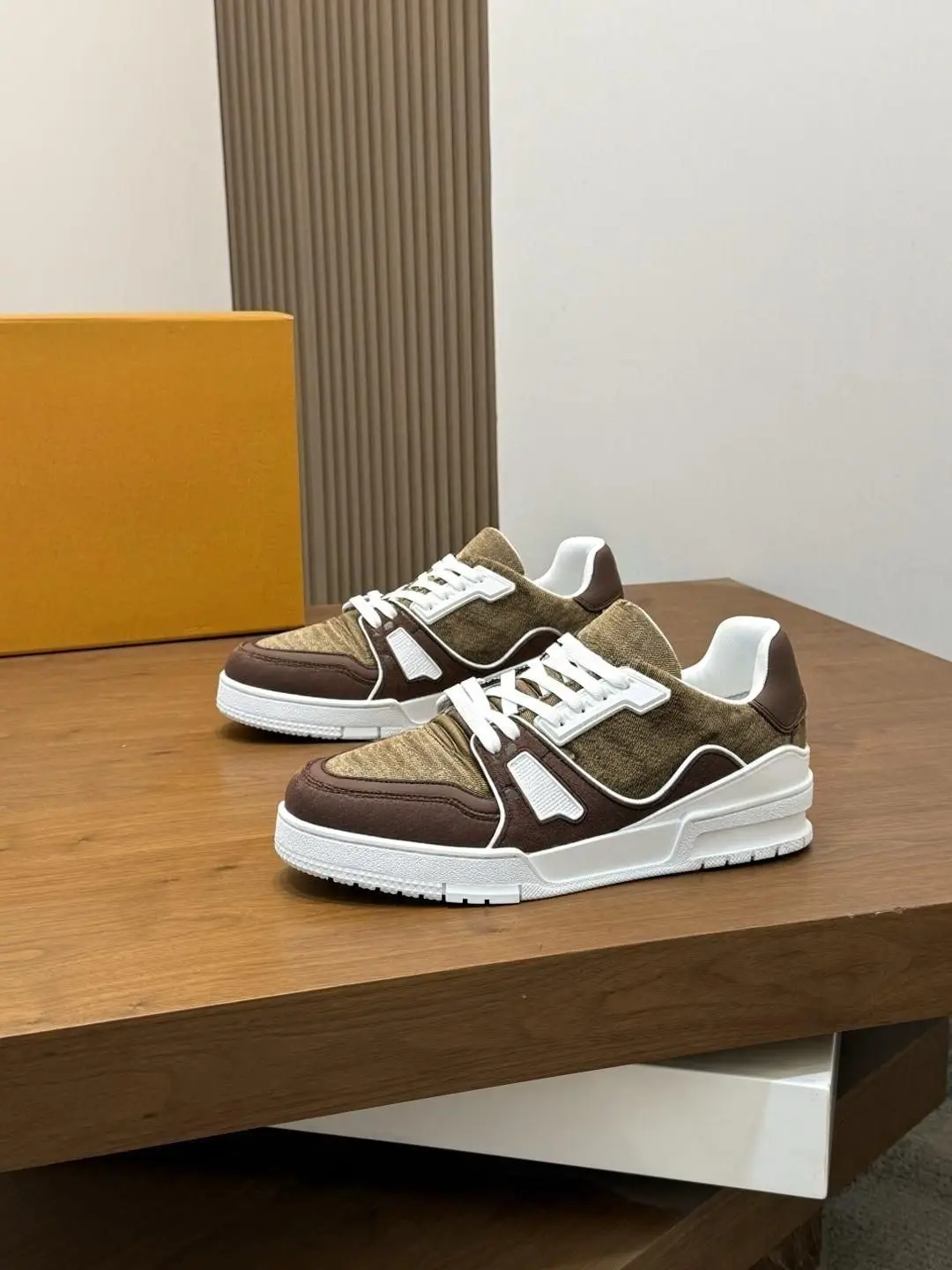 Unisex Low Top Flat Skateboard Sneakers Retro Brown White Patchwork Lace Up Daily Walking Footwear