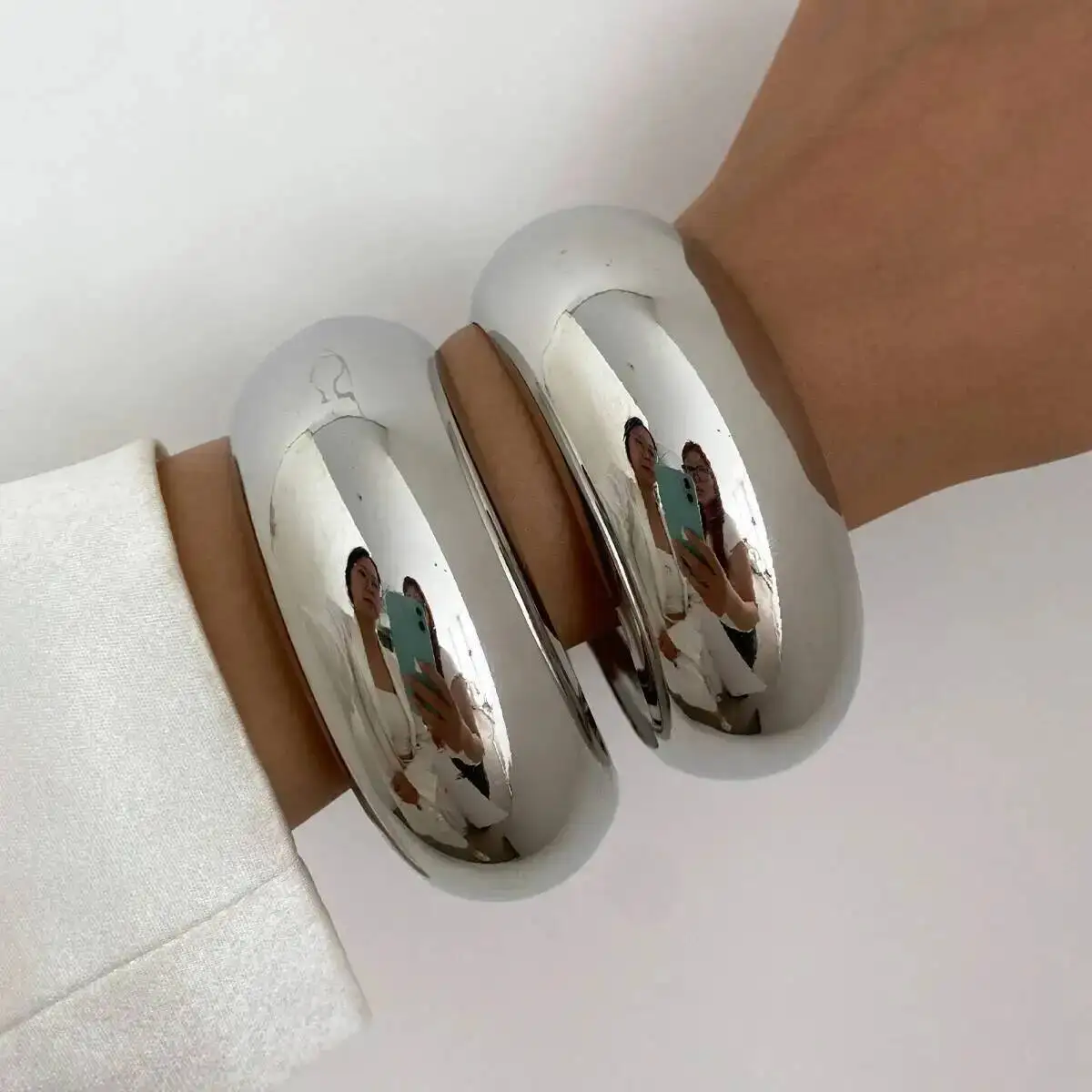 

Lacteo Exaggerated Vintage Silver Color Round Big Bangle Bracelet Women Punk Glossy Stackable Chunky Bangle Grunge Jewelry Gifts