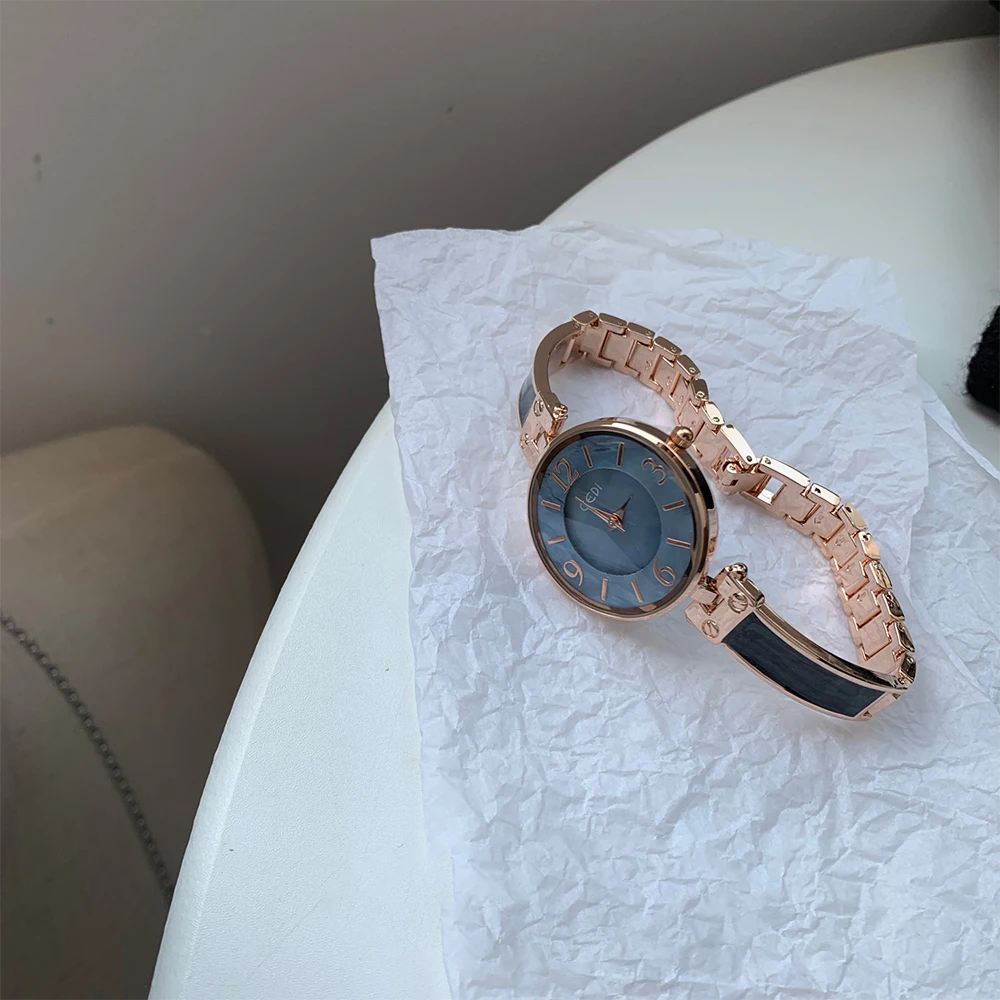 Fashion Temperament Simplicity  Steel Band Watch For women's girl Student Chain watch strap watch Women's accessories