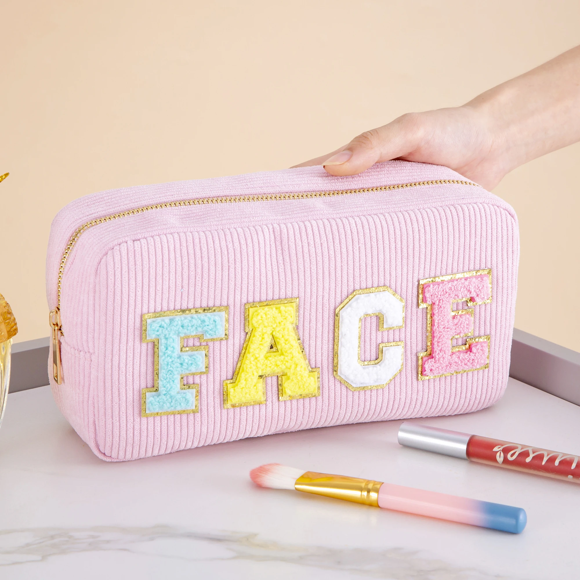 Bolsa de higiene pessoal macia Chenille Letter Makeup para meninas e mulheres adolescentes, Zipper Travel Bag, confortável, roxo, bonito, Preppy Patch, Stuff Organizer