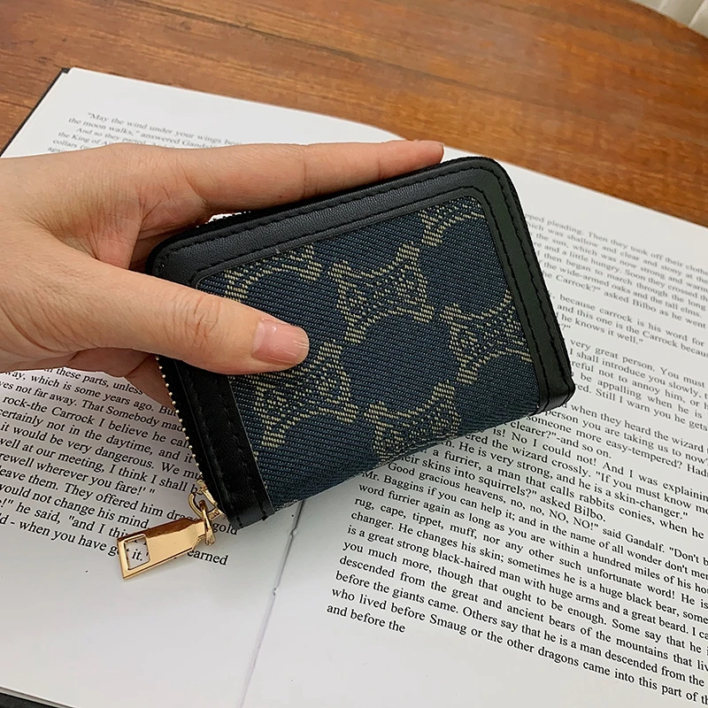 

Stylish Female Wallet, Multifunctional Light Luxury Brand with Durable Construction and Niche Design