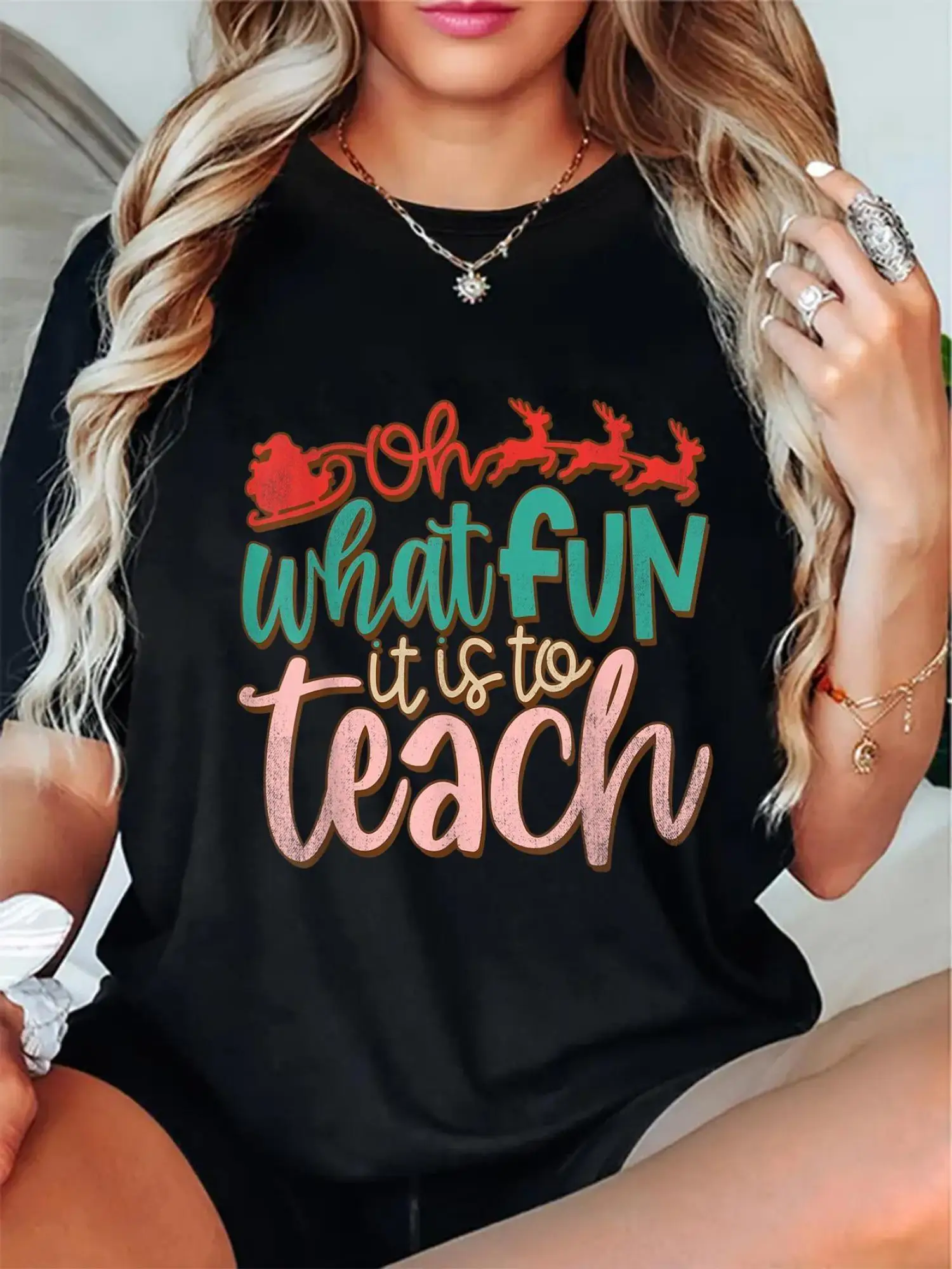 

Повседневная футболка с коротким рукавом Oh Teaching is Fun с игривыми звездами оленей, черная, с красным, зеленым, оранжевым, белым дизайном
