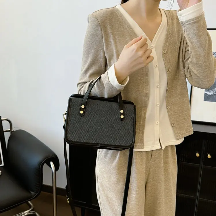 

Vintage High-end Texture Women's Tote Bag 2026 New Fashion Large Capacity Versatile Commute Shoulder Crossbody Bag