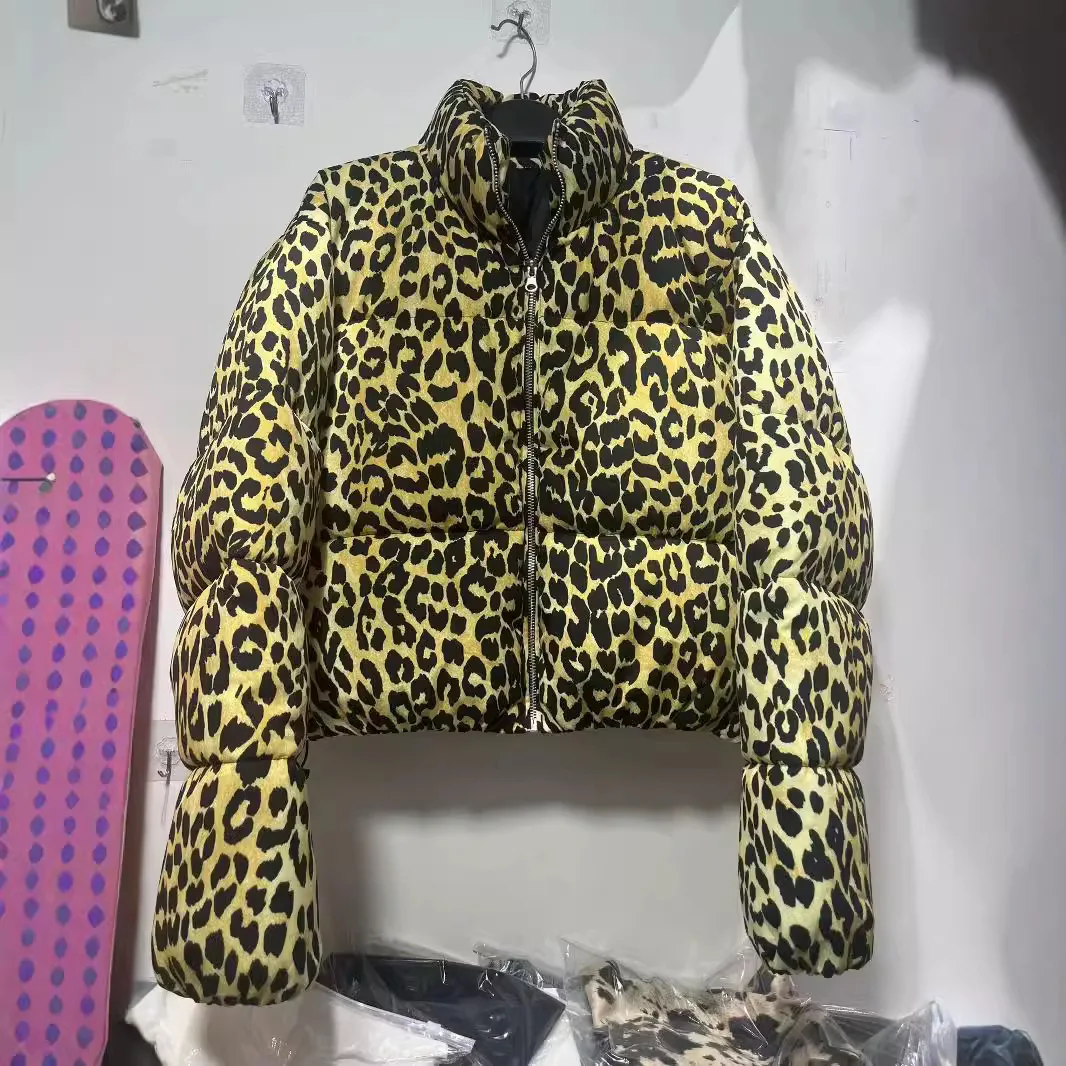 معطف الخريف والشتاء النسائي الأوروبي الجديد بطباعة الفهد سترة قطنية بياقة واقفة