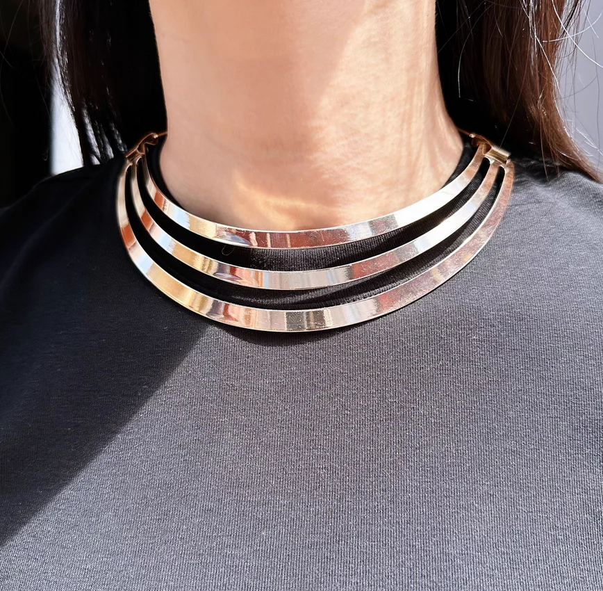 

Европейские и американские внешнеторговые ювелирные изделия, металлические преувеличенные полые многослойные геометрические воротники, трендовые индивидуальные ключицы ча