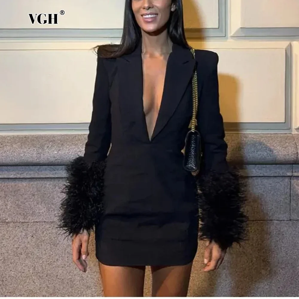 VGH Spliced Feather Chic Luxury Dress for Women Notced Deep Neck Long Sleeve High Waist Celebration Formal Short Dresses Female