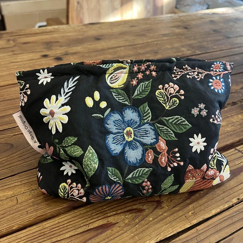 New Fashion Embroidered Jacquard Clutch Makeup Bag Cosmetic Bag Travel Toiletry Skincare Products Organizer Pouch Makeup Neceser