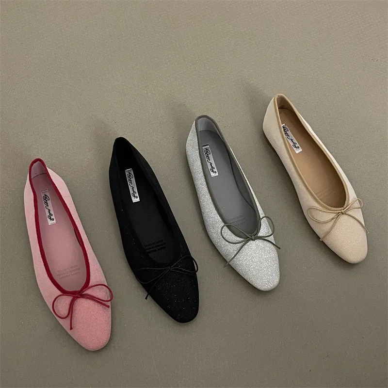 Zapatos Mary Jane de primavera 2025 para mujer, sandalias de una pieza a la moda, estilo callejero cómodo, zapatos planos de fondo suave para mujer