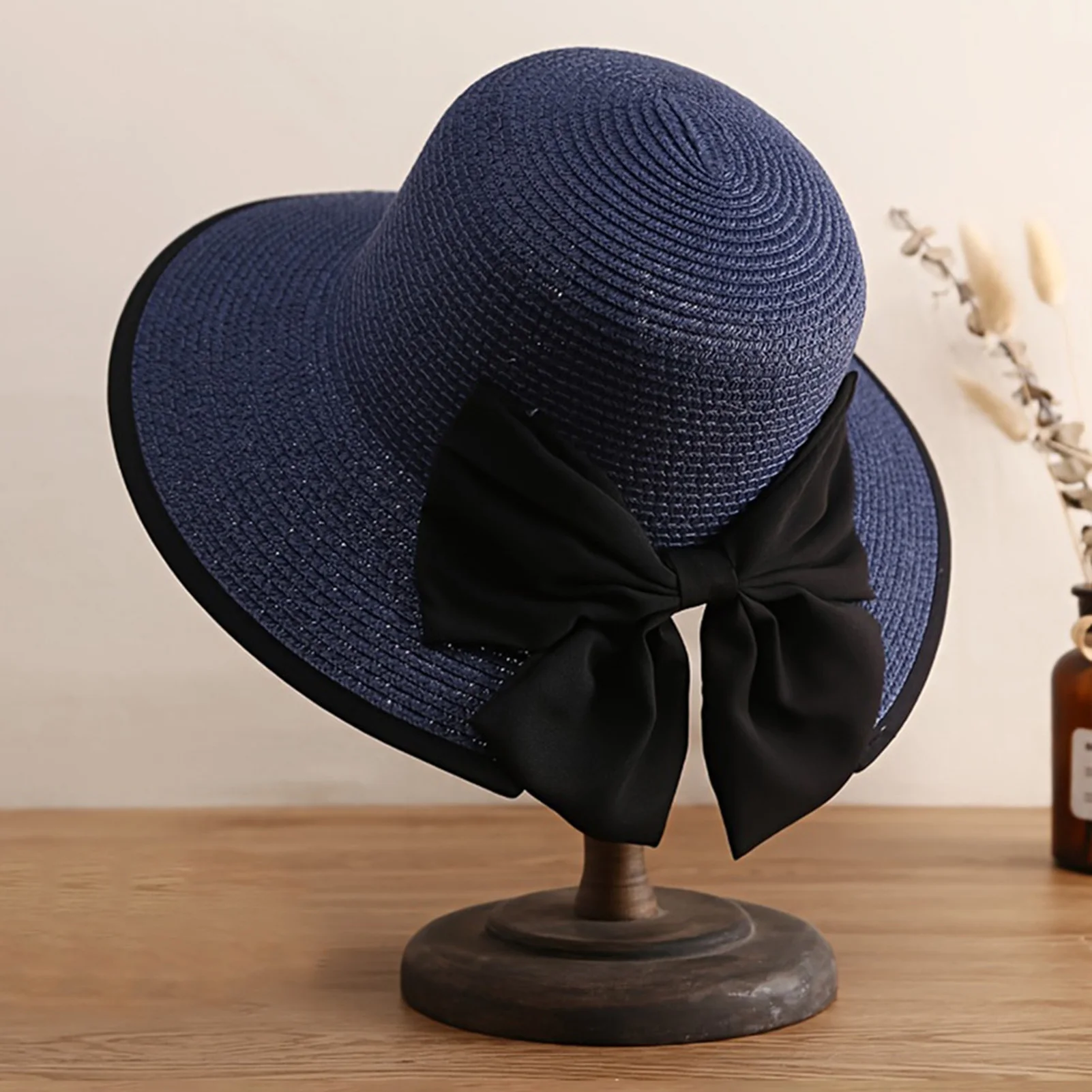قبعة نسائية واسعة الحواف من القش مع عقدة على شكل فيونكة صيفية من القش قبعة الشمس لقضاء العطلات على الشاطئ وقبعات للحماية من الشمس للتصوير الفوتوغرافي للسفر في الهواء الطلق