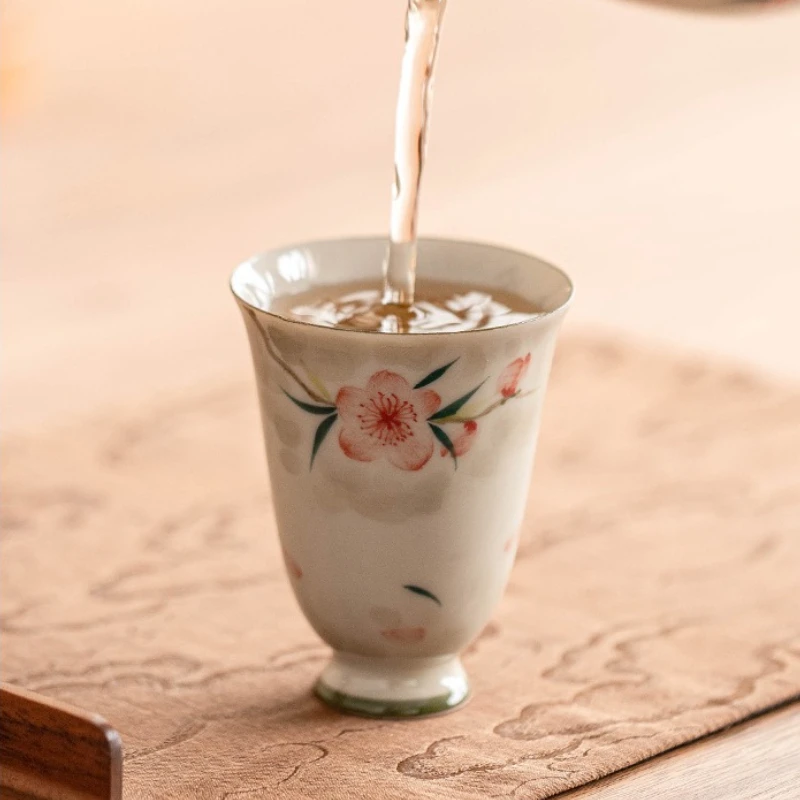 Handbemalte Pfirsichblüte Master Cup Teetasse Keramik einzelne hochfüße duftende Tasse Teetasse Kung Fu Teeset zum Teetrinken