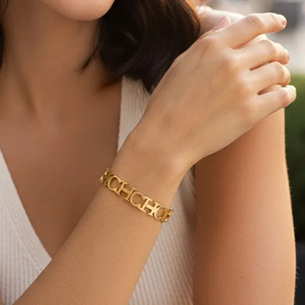 

2026 Новый женский браслет, ажурный дизайн, металлическая конструкция, регулируемый или фиксированный размер, минималистичный стиль